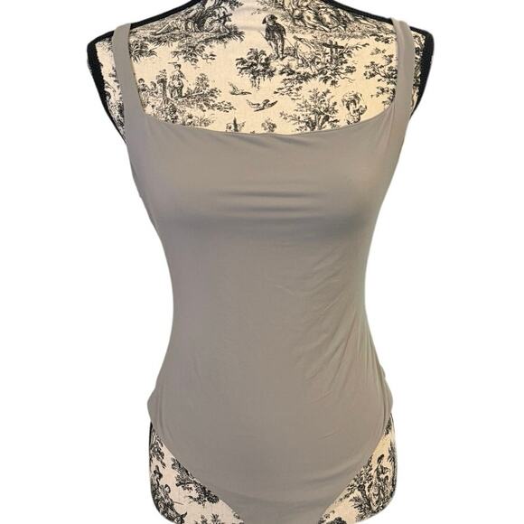 SKIMS Fits Everybody Bodysuit - Size M - Picture 1 of 3
